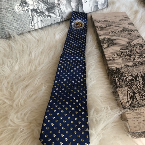 Gucci Tie - Picture 2 of 5